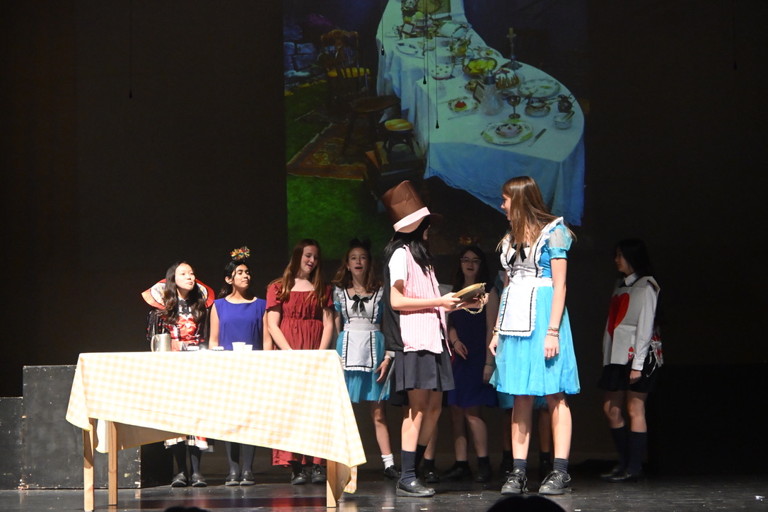 Alice in Wonderland production moment 4